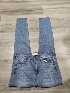 Mudd High Rise Light Wash Skinny Jeans/ Jeggings - Blue
